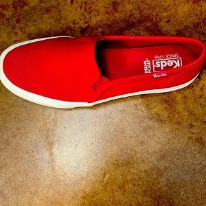 Red Keds dream foam tennis shoes